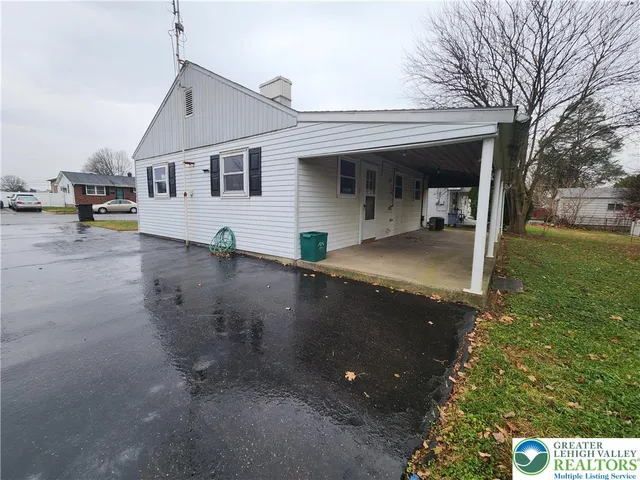 a view of house and outdoor space