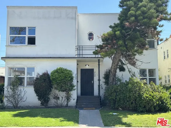 $1,045,000 | 2722 West 43rd Place, Los Angeles, CA 90008