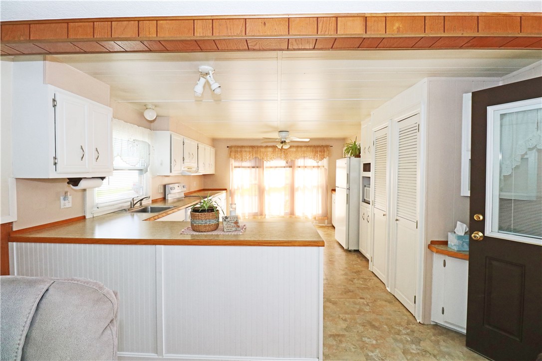 56 Bayview Parkway Middletown, RI 02842 - Photo 12 of 27