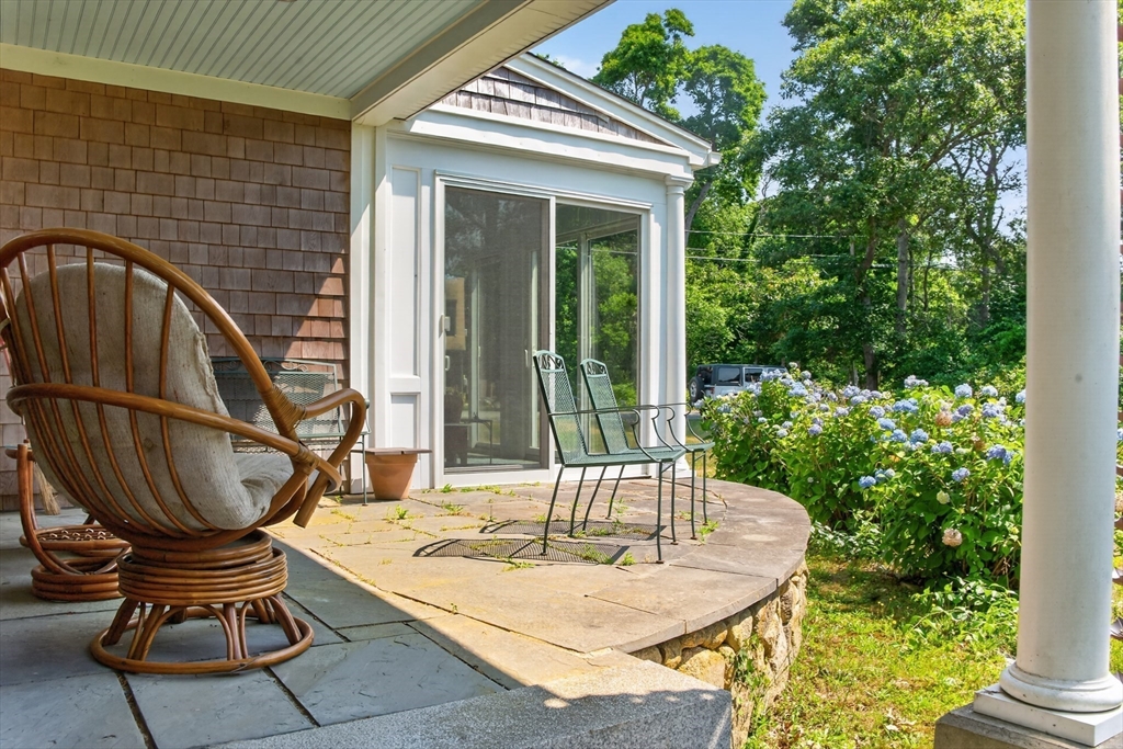 51 Davis Street Tisbury, MA 02568 - Photo 6 of 24