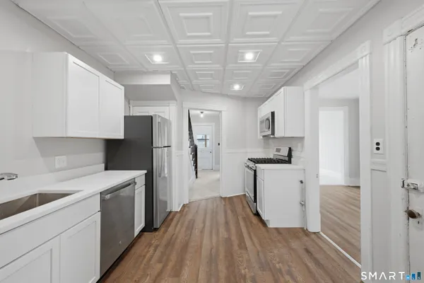 $2,000 | 45 Dunham Street, Norwich, CT 06360