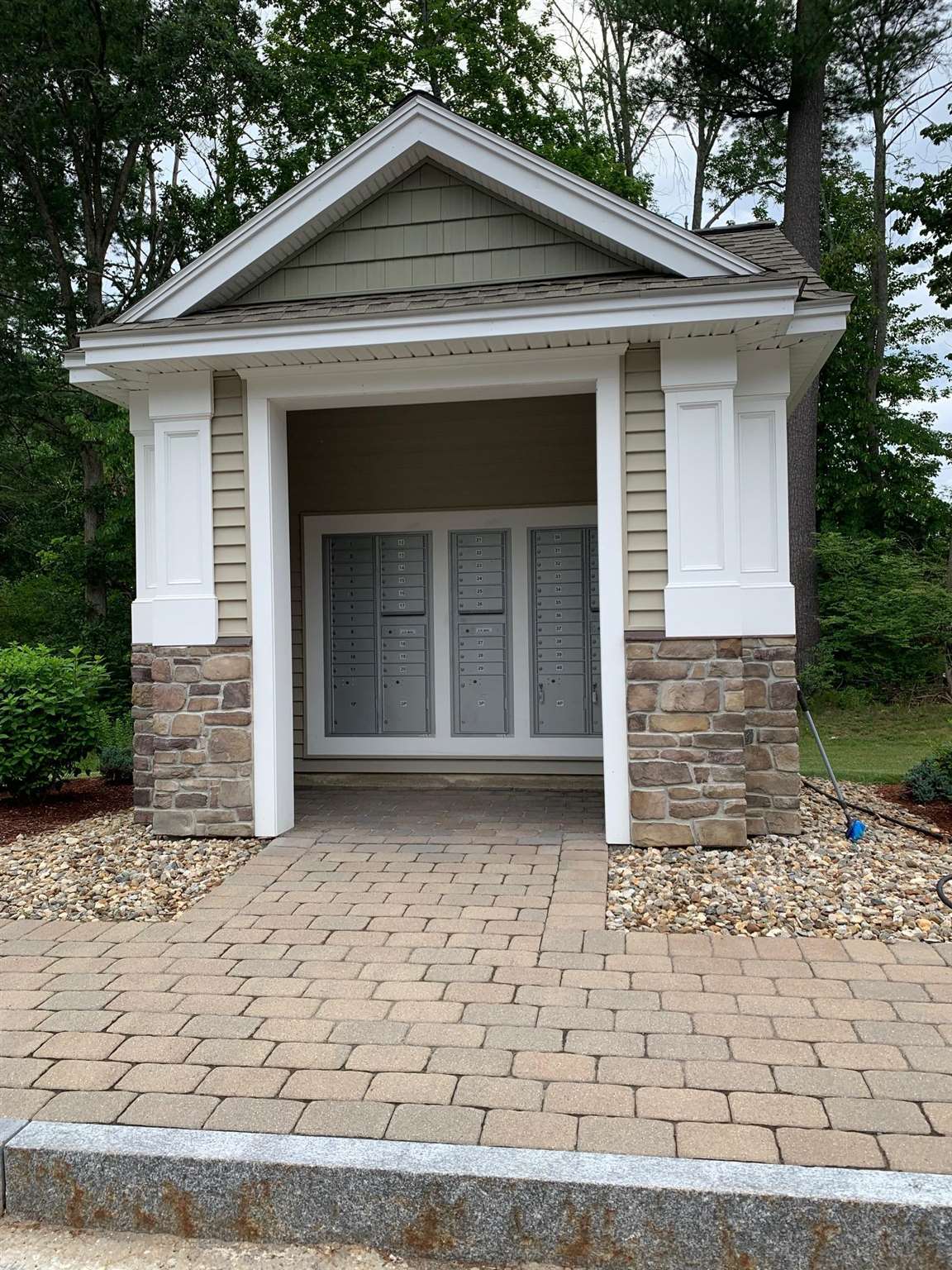 11 Renaissance Circle Salem, NH 03079 - Photo 5 of 17
