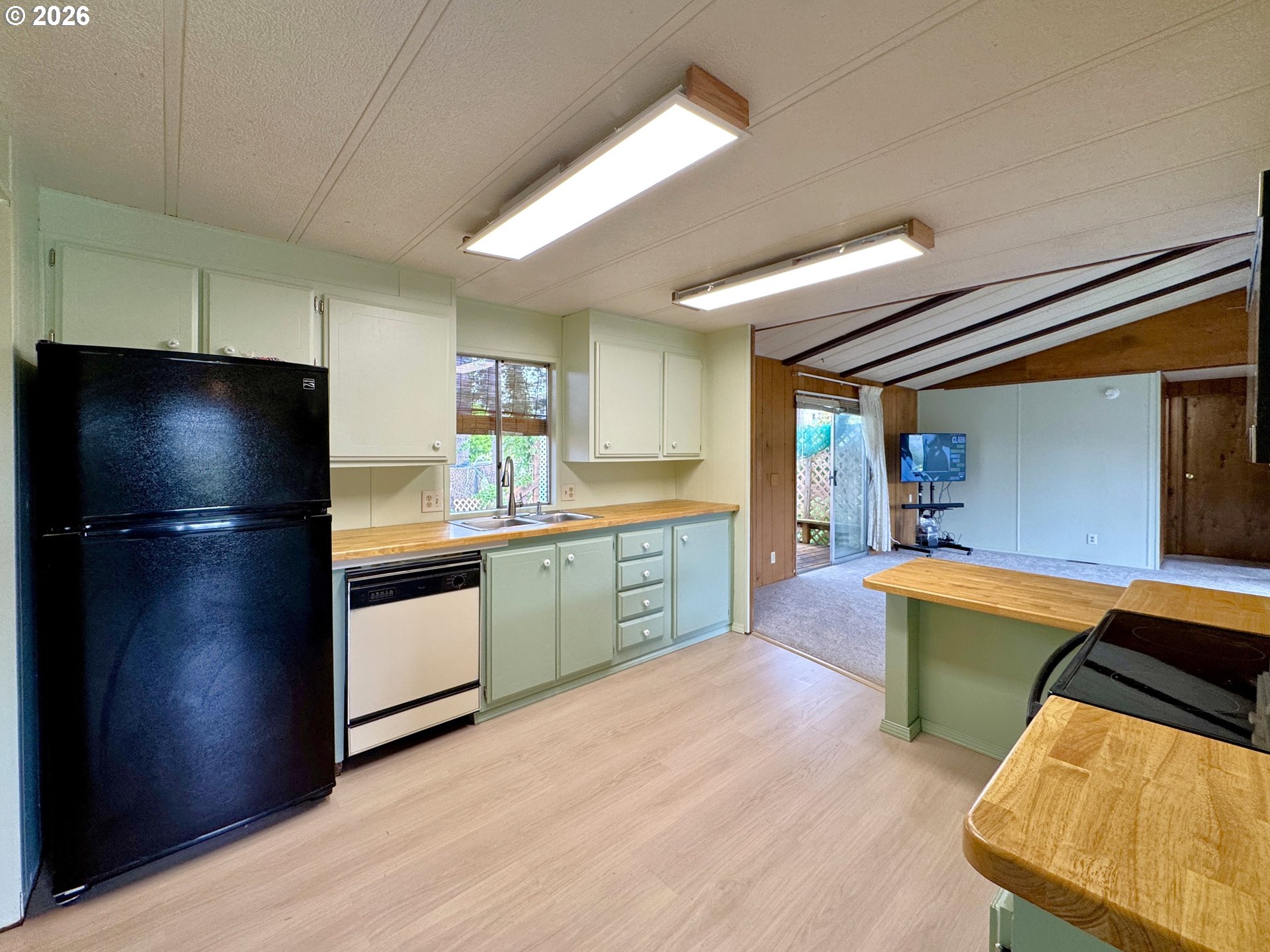 1029 Fifield Street Brookings, OR 97415 - Photo 14 of 44 Kitchen