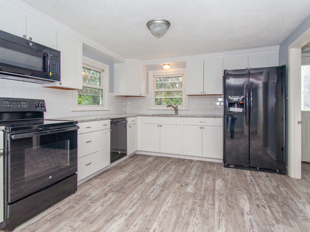 11 Hathaway Road Wilmington, MA 01887 - Photo 3 of 12