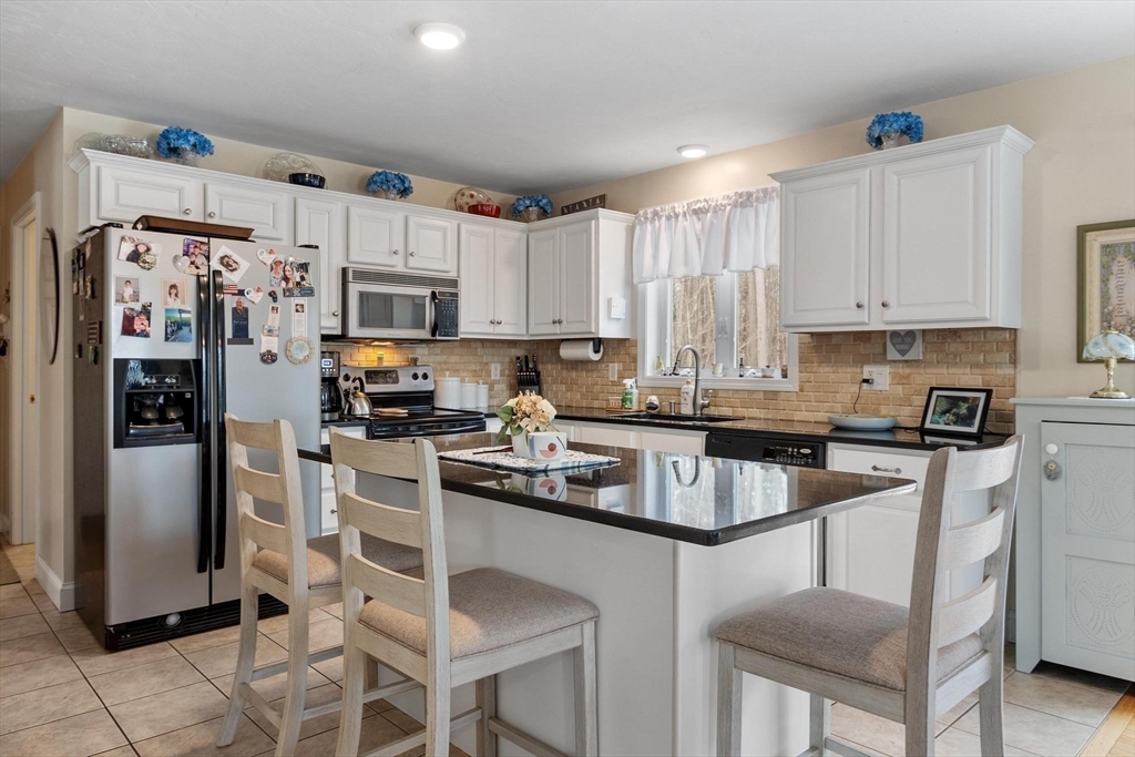 278 Oakham Road Barre, MA 01005 - Photo 3 of 31 Gallery Image 3