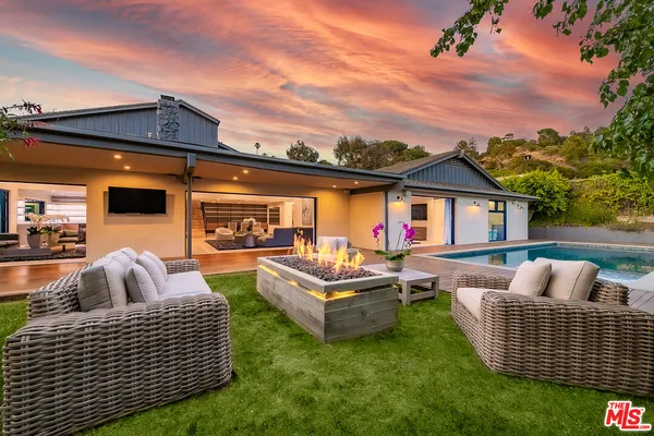 a view of outdoor space yard deck and patio