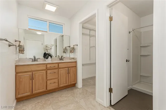 $2,250 | 6358 Meadowlark Lane, Las Vegas, NV 89103