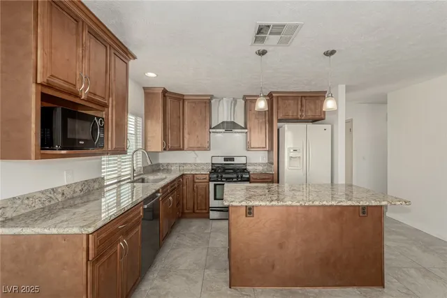 $2,250 | 6358 Meadowlark Lane, Las Vegas, NV 89103