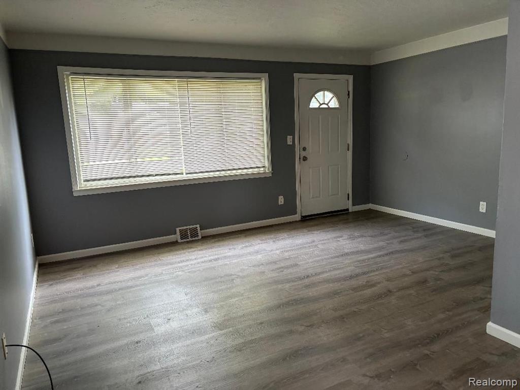 34567 Phyllis Street Wayne, MI 48184 - Photo 7 of 8