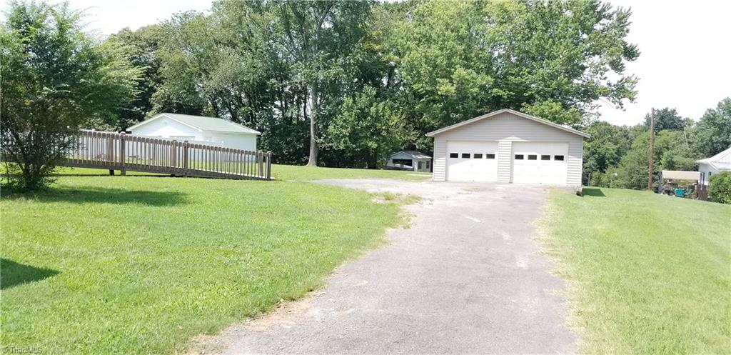 276 Bluemont Road Mount Airy, NC 27030 - Photo 5 of 32 Gallery Image 5