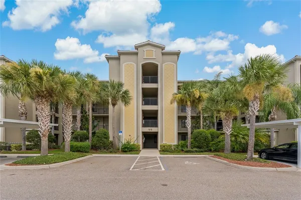 $2,295 | 7015 River Hammock Drive, Unit 306, Bradenton, FL 34212