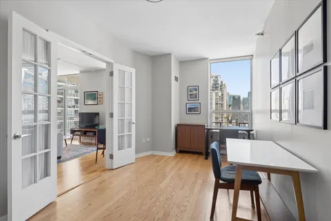 $439,900 | 330 West Grand Avenue, Unit 1707, Chicago, IL 60654