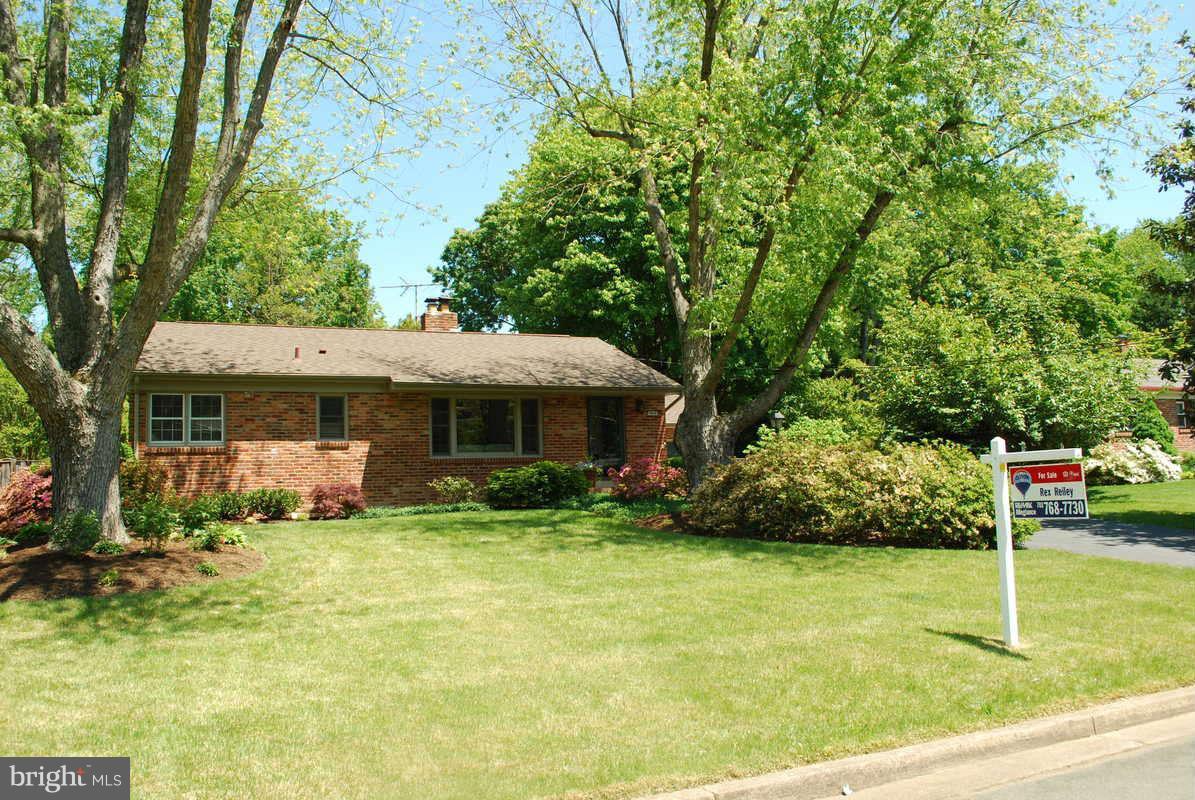 7919 Bainbridge Road Alexandria, VA 22308 - Photo 2 of 22 Exterior (Front)
