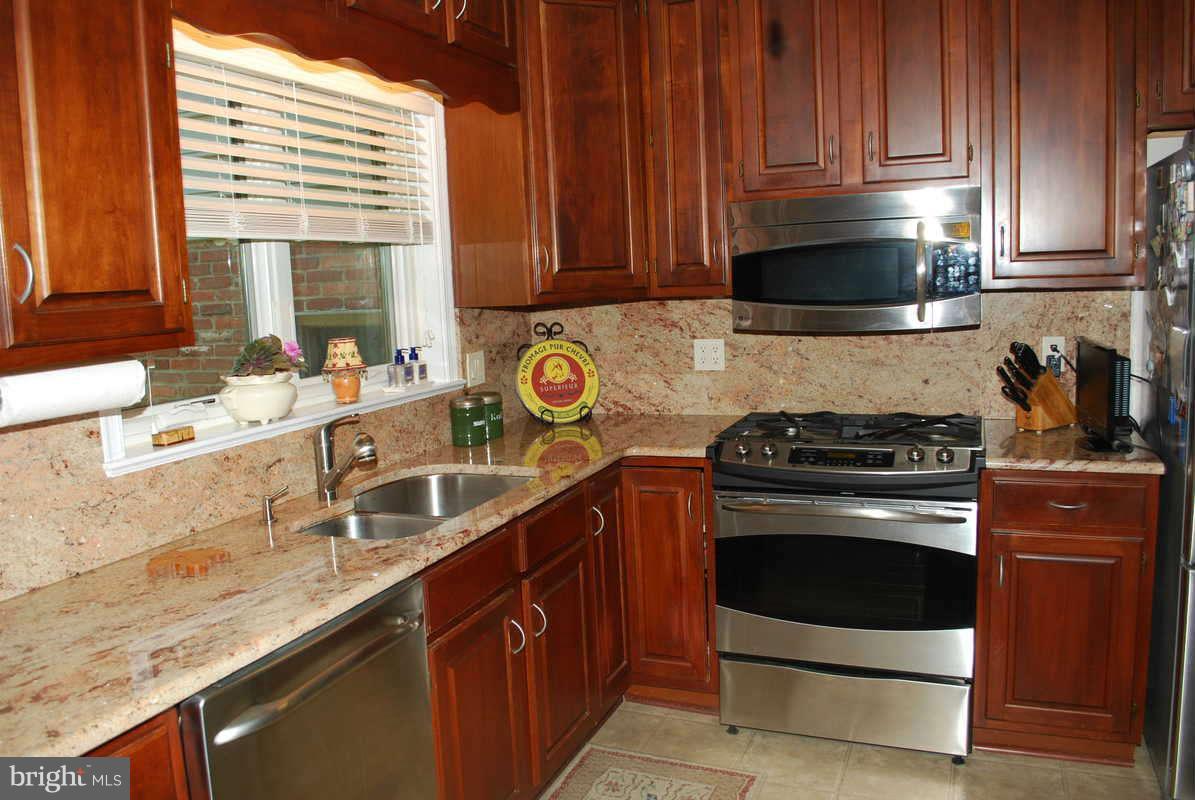 7919 Bainbridge Road Alexandria, VA 22308 - Photo 12 of 22 Kitchen