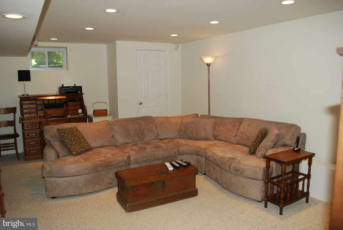7919 Bainbridge Road Alexandria, VA 22308 - Photo 17 of 22 Family Room