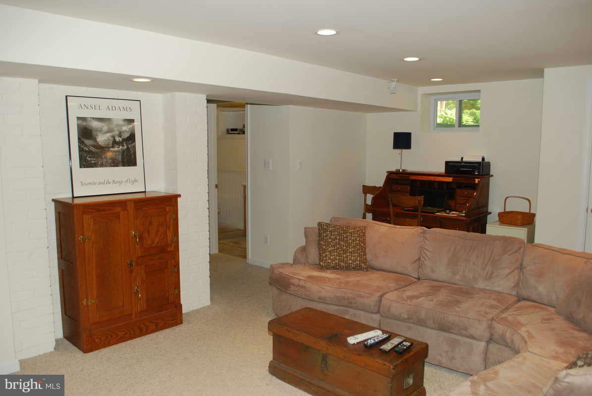 7919 Bainbridge Road Alexandria, VA 22308 - Photo 18 of 22 Family Room