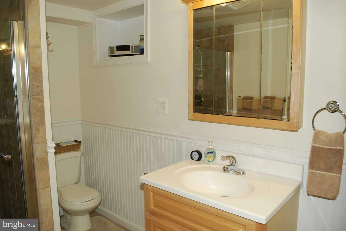 7919 Bainbridge Road Alexandria, VA 22308 - Photo 19 of 22 Bath