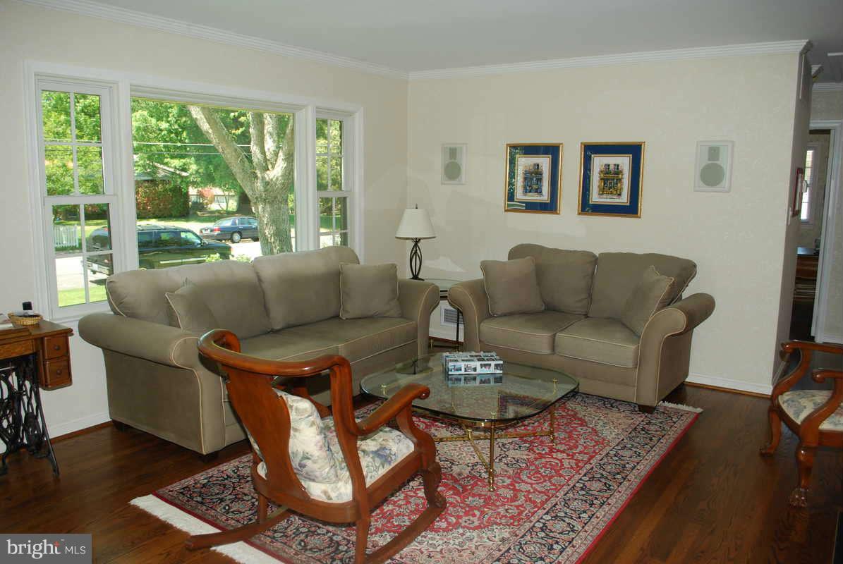 7919 Bainbridge Road Alexandria, VA 22308 - Photo 3 of 22 Living Room