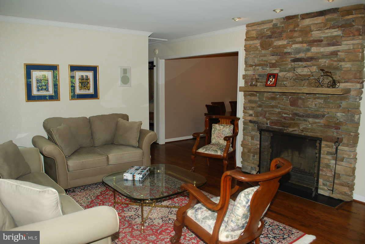 7919 Bainbridge Road Alexandria, VA 22308 - Photo 4 of 22 Living Room