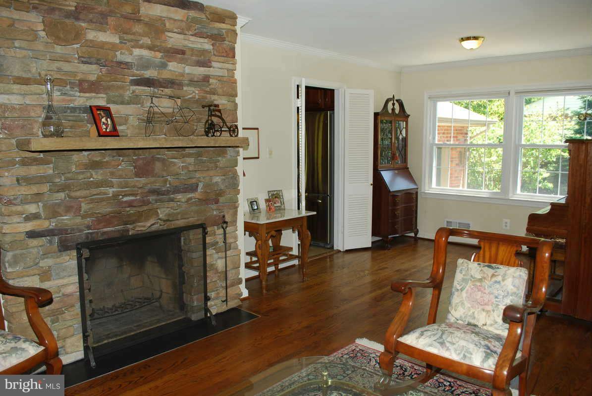 7919 Bainbridge Road Alexandria, VA 22308 - Photo 5 of 22 Living Room