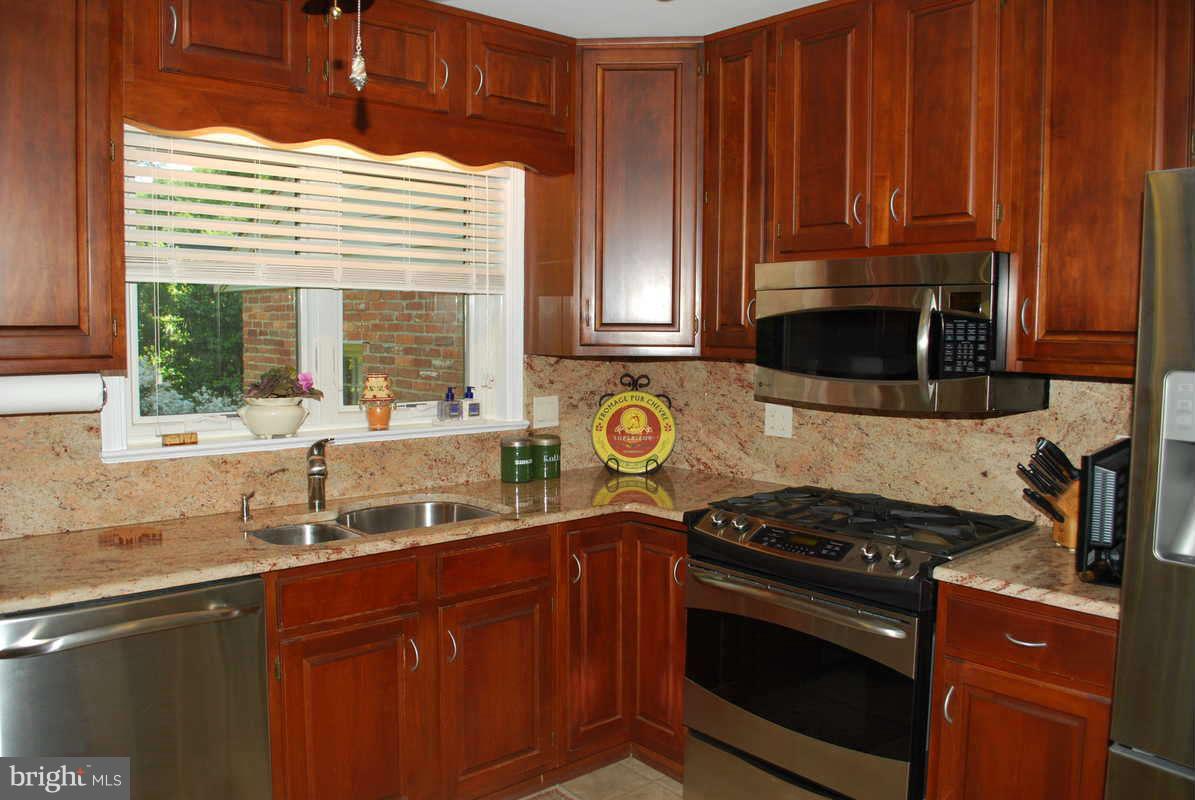 7919 Bainbridge Road Alexandria, VA 22308 - Photo 10 of 22 Kitchen