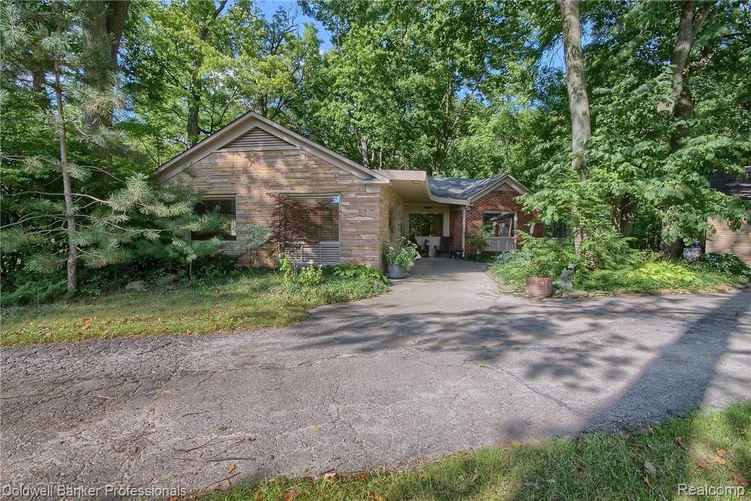 3900 Napier Road Canton, MI 48187 - Photo 2 of 28 002-Front_2nd_View.jpg