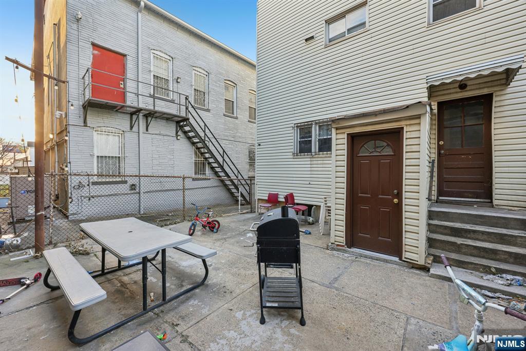 48 Atlantic Street Elizabeth, NJ 07206 - Photo 22 of 25