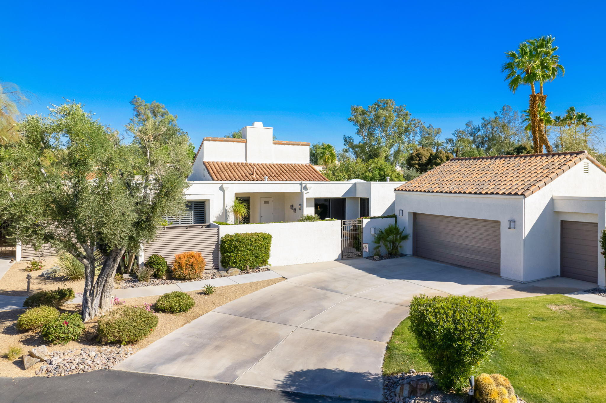 818 Inverness Drive Rancho Mirage, CA 92270 - Photo 6 of 43 a front view of a house with a yard and garage