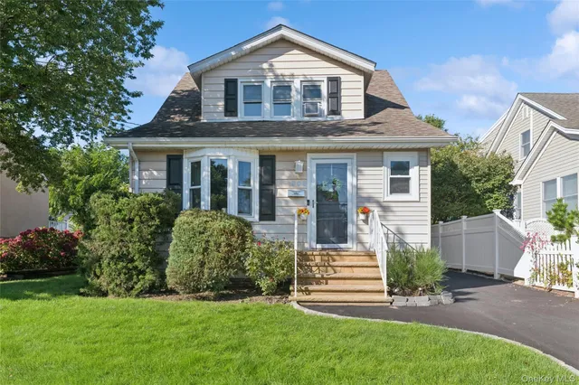 $649,000 | 906 Ardmore Place, Bellmore, NY 11710