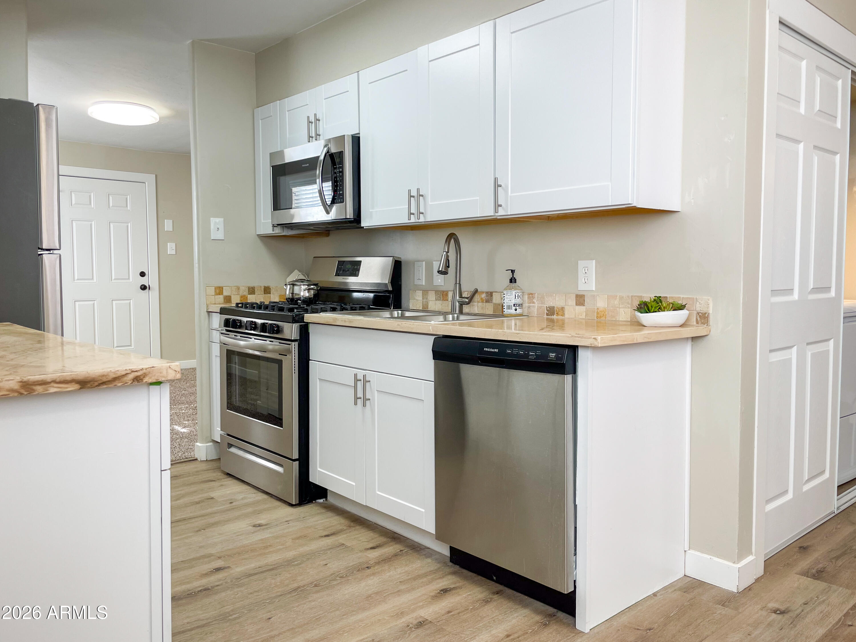 645 Barlow Street Colorado City, AZ 86021 - Photo 30 of 48 Kitchen