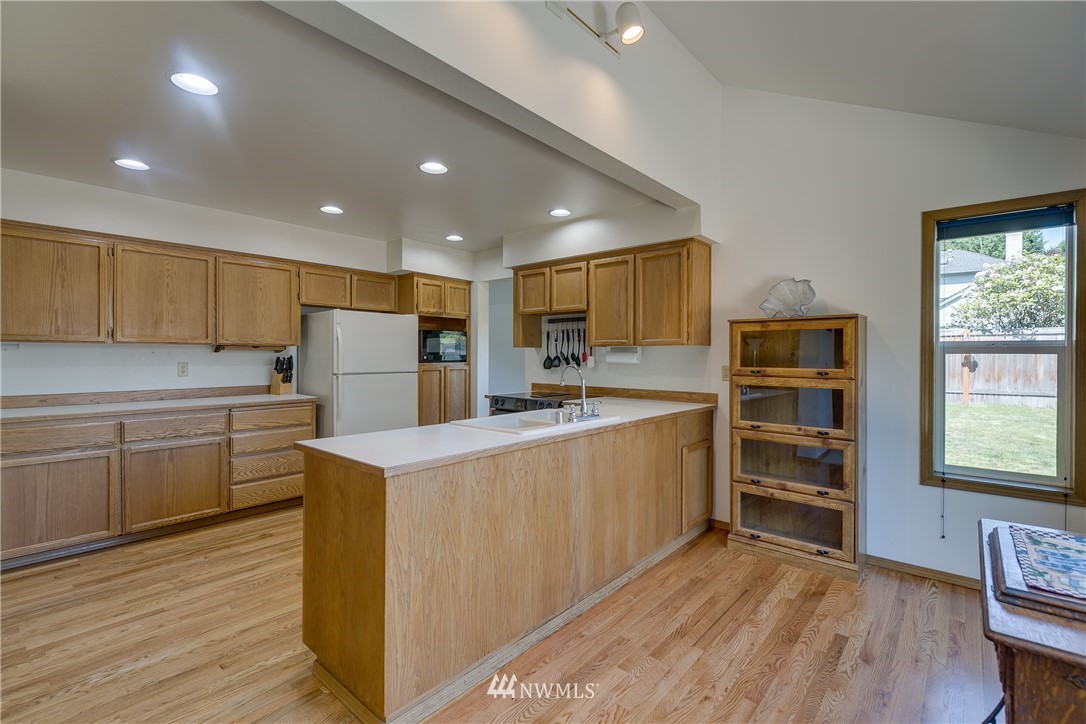 3210 210th Street Southeast Bothell, WA 98021 - Photo 8 of 25
