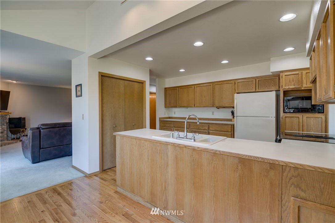 3210 210th Street Southeast Bothell, WA 98021 - Photo 9 of 25