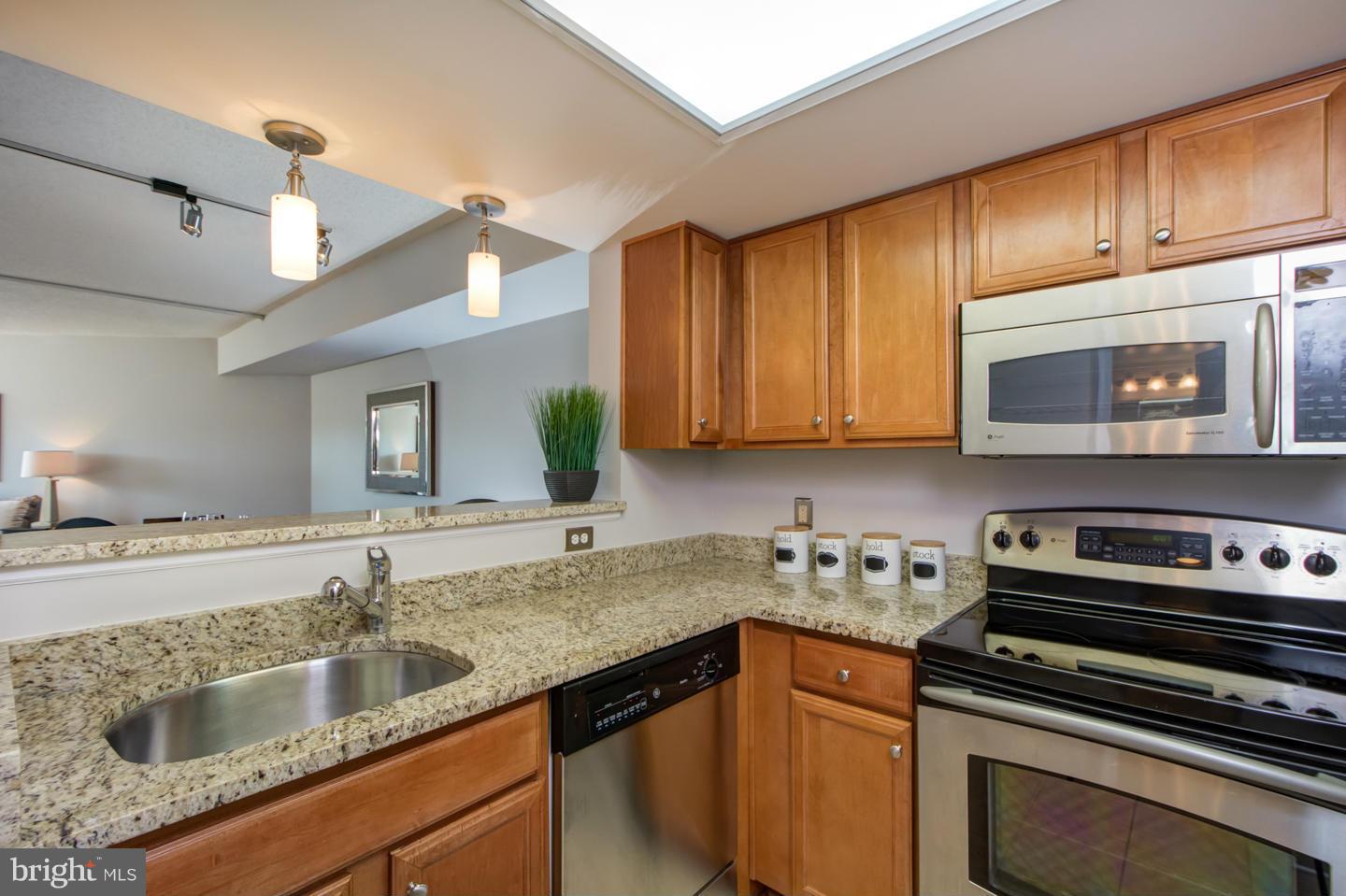 11800 Sunset Hills Road, Unit 301 Reston, VA 20190 - Photo 4 of 22 Kitchen