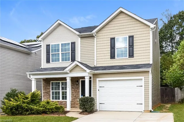$1,875 | 4455 Oak Pointe Drive, Winston-Salem, NC 27105