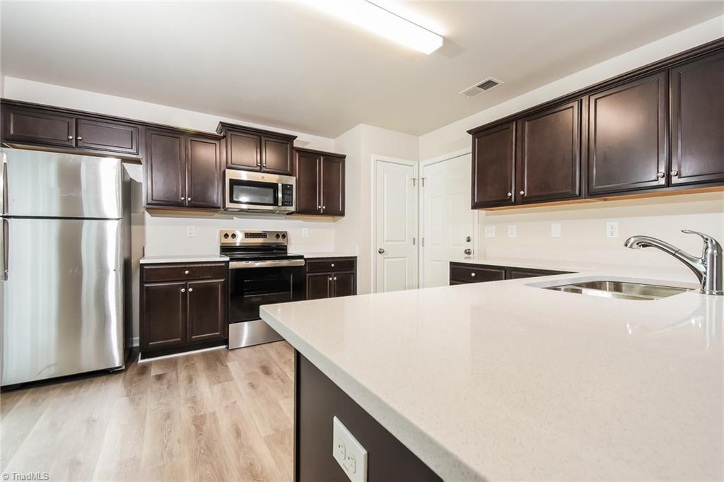 4455 Oak Pointe Drive Winston-Salem, NC 27105 - Photo 6 of 16