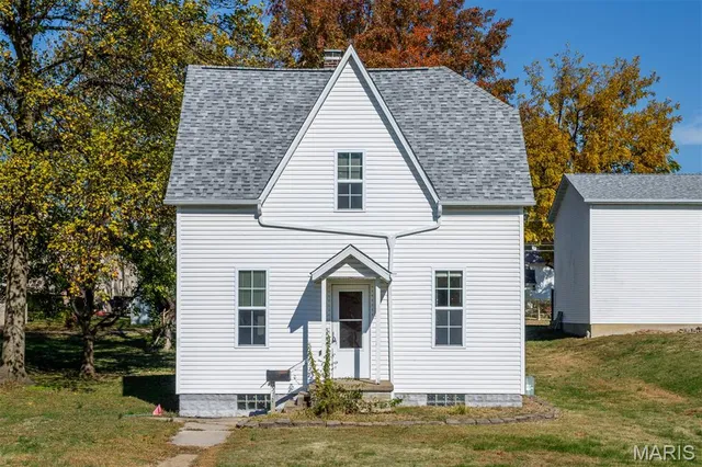 $85,000 | 511 12th Street, Highland, IL 62249