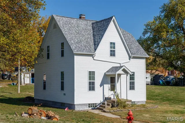 $85,000 | 511 12th Street, Highland, IL 62249