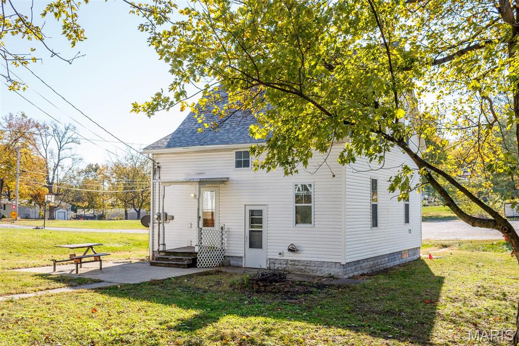 511 12th Street Highland, IL 62249 - Photo 23 of 41