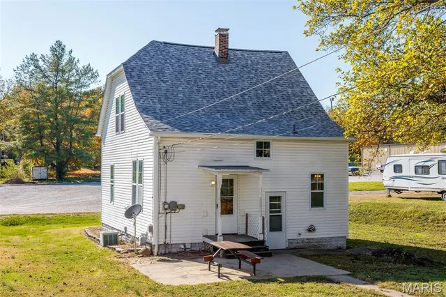 $85,000 | 511 12th Street, Highland, IL 62249