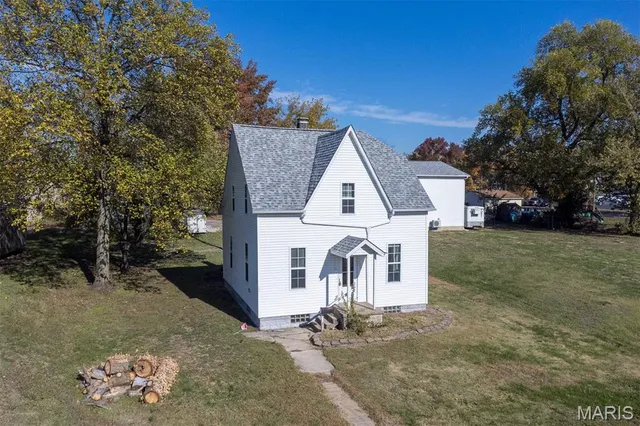 $85,000 | 511 12th Street, Highland, IL 62249