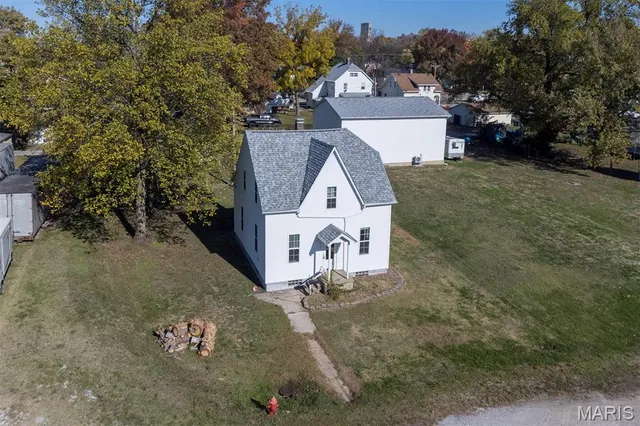 $85,000 | 511 12th Street, Highland, IL 62249