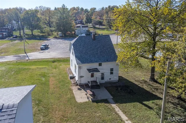 $85,000 | 511 12th Street, Highland, IL 62249