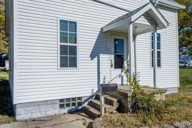 $85,000 | 511 12th Street, Highland, IL 62249