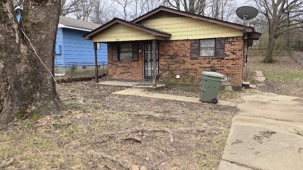 753 King Road Memphis, TN 38109 - Photo 1 of 17 a view of a house with wooden fence