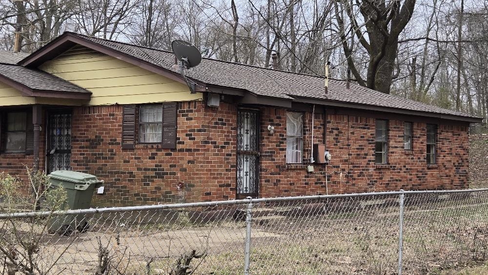 753 King Road Memphis, TN 38109 - Photo 2 of 17 a front view of a house with parking