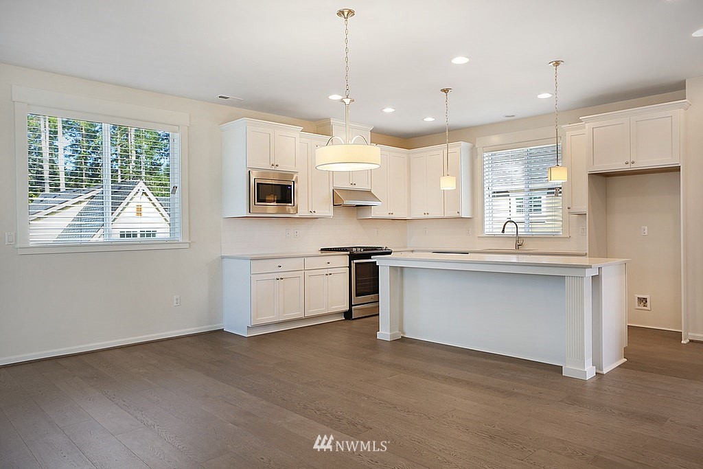 18525 46th Avenue Southeast Bothell, WA 98012 - Photo 4 of 25 Gallery Image 4