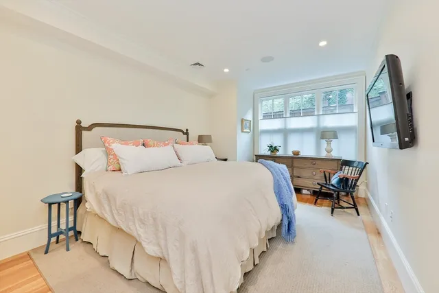 $9,800 | 142 West Concord Street, Unit 1, Boston, MA 02118