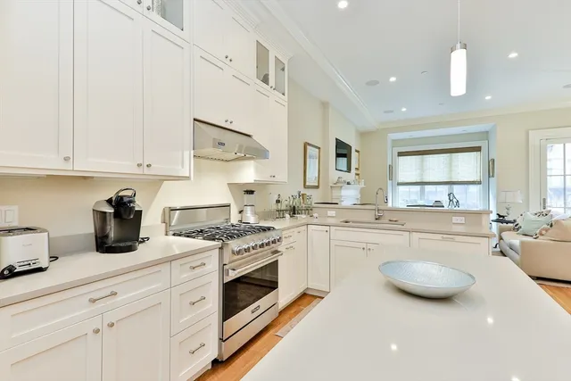 $9,800 | 142 West Concord Street, Unit 1, Boston, MA 02118