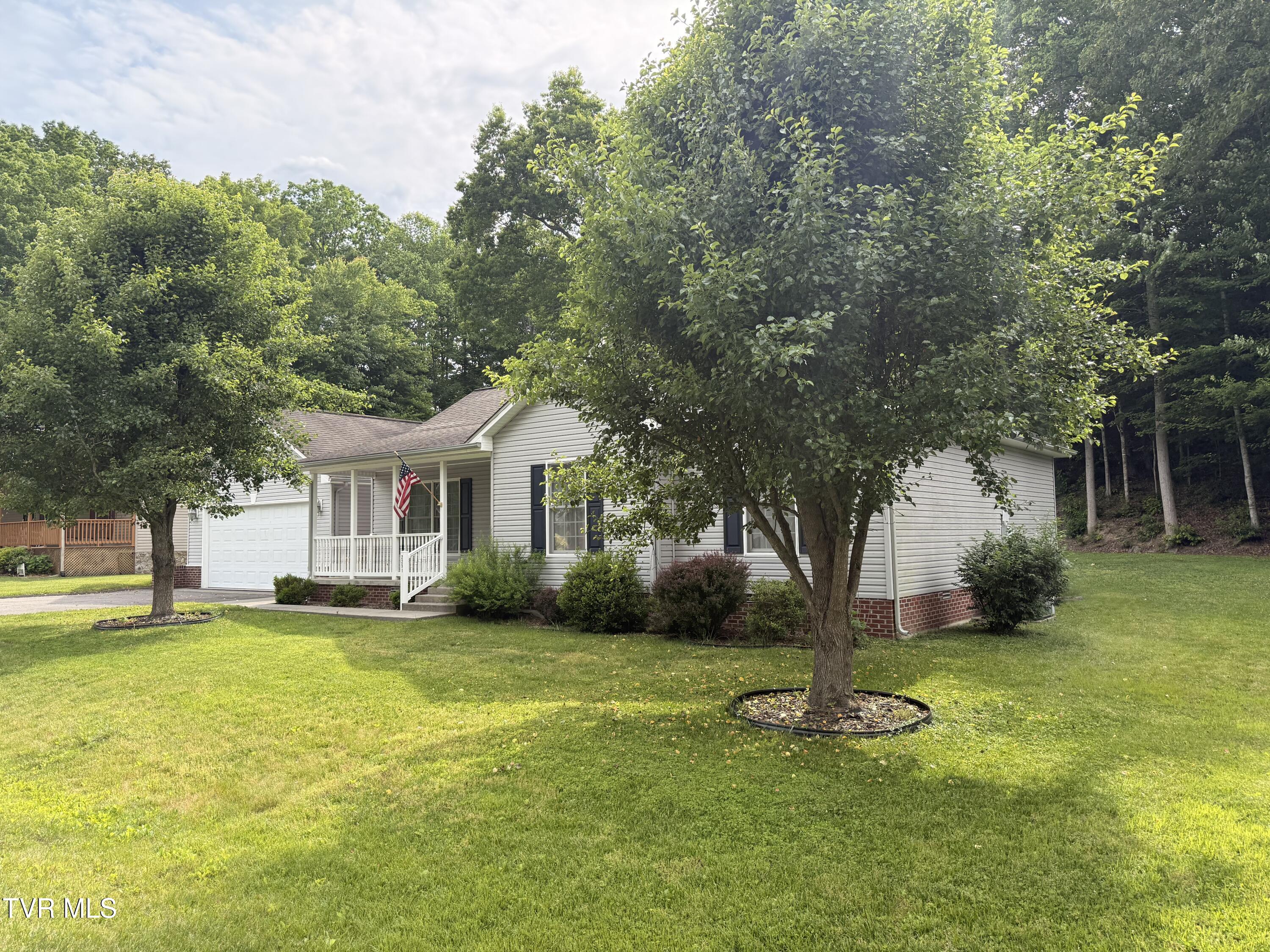 2251 Mountain Laurel Road Northeast Norton, VA 24273 - Photo 4 of 97 IMG_0605