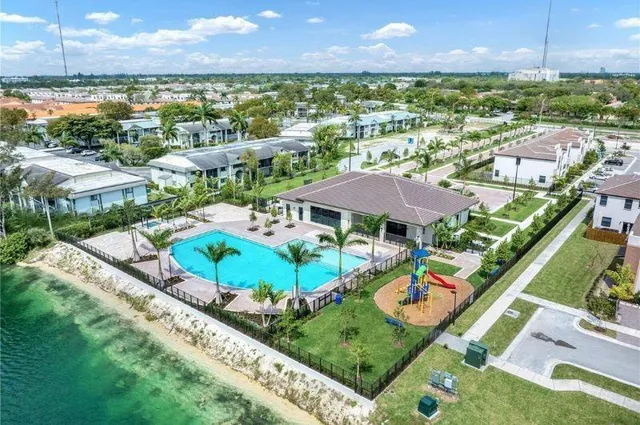 $475,000 | 340 Northeast 208th Terrace, Unit 340, Miami, FL 33179